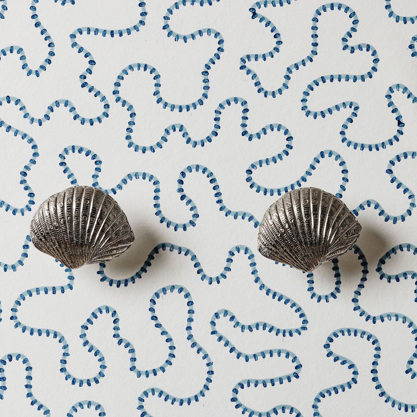 Cockle Shell Knob, Antique Brass