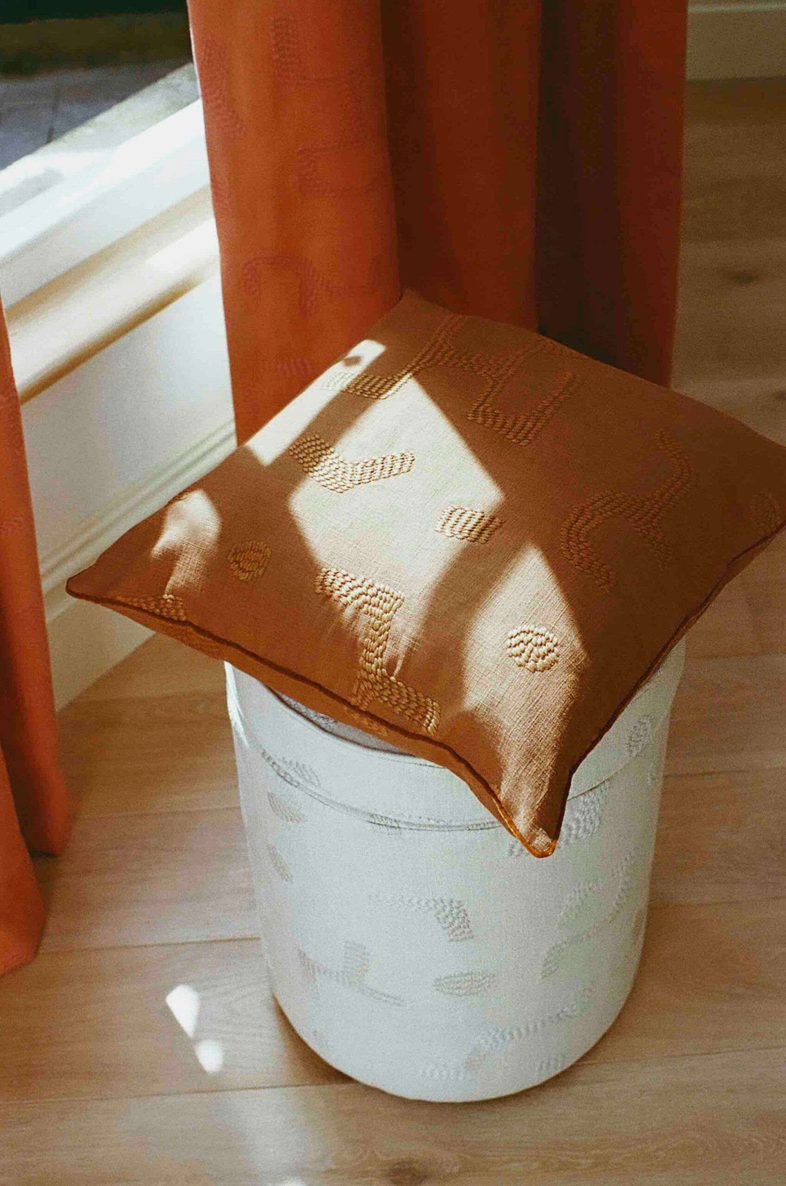 Raphia Cushion, Tobacco