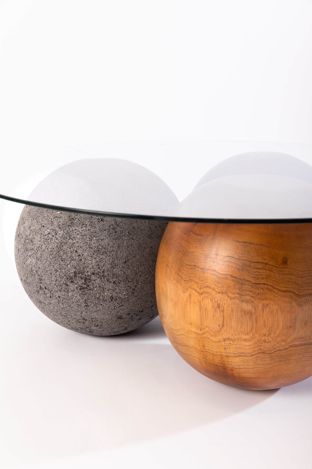 Triada Table