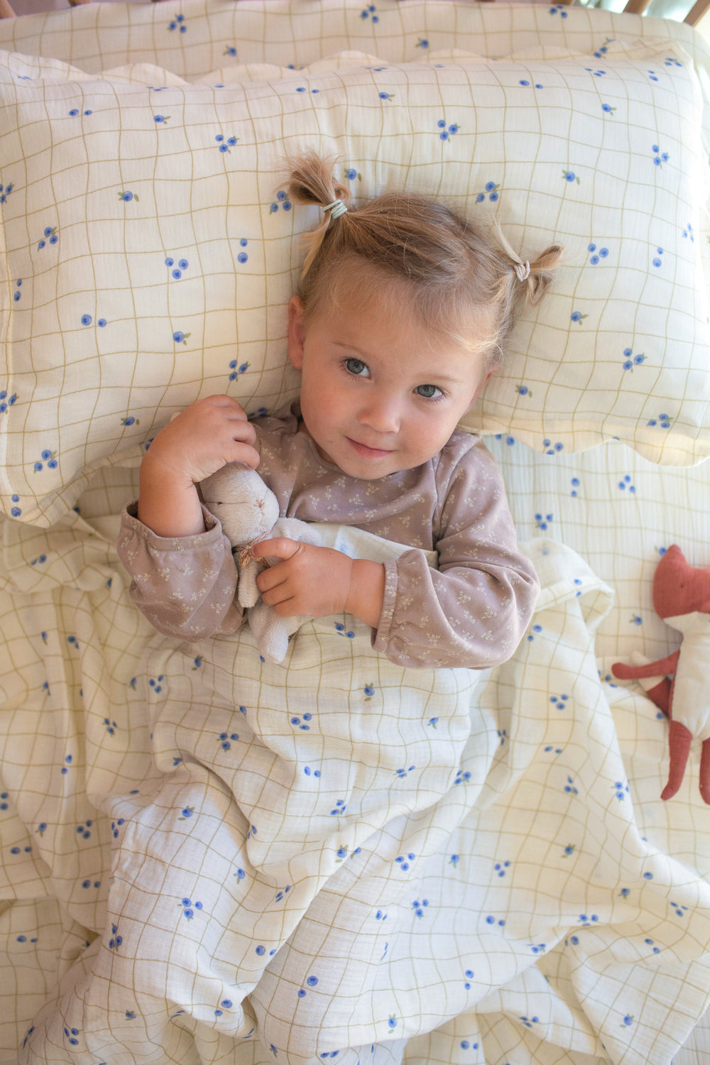 Soft Crib Sheet – Blueberries