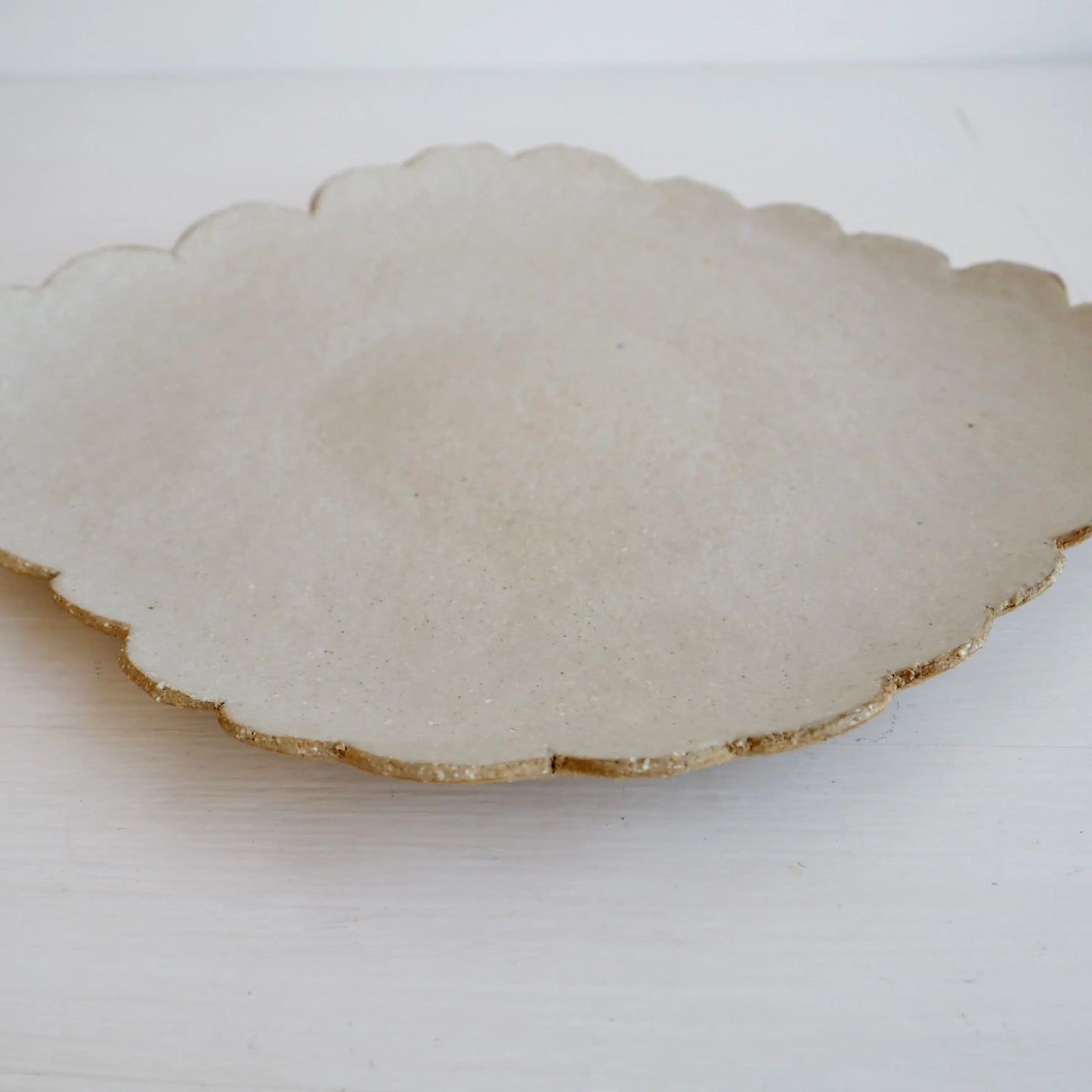 Ceramic Oatmeal Satin Scalloped Edge Plates