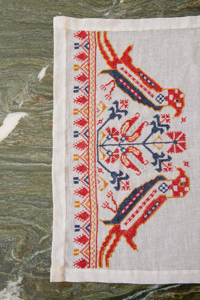 Peristeriá Vintage Table Runner