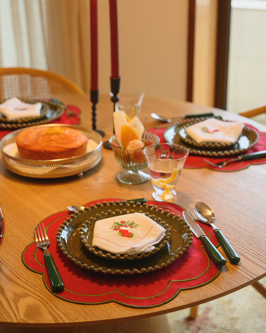 Dahlia Placemat, Bordeaux with Green