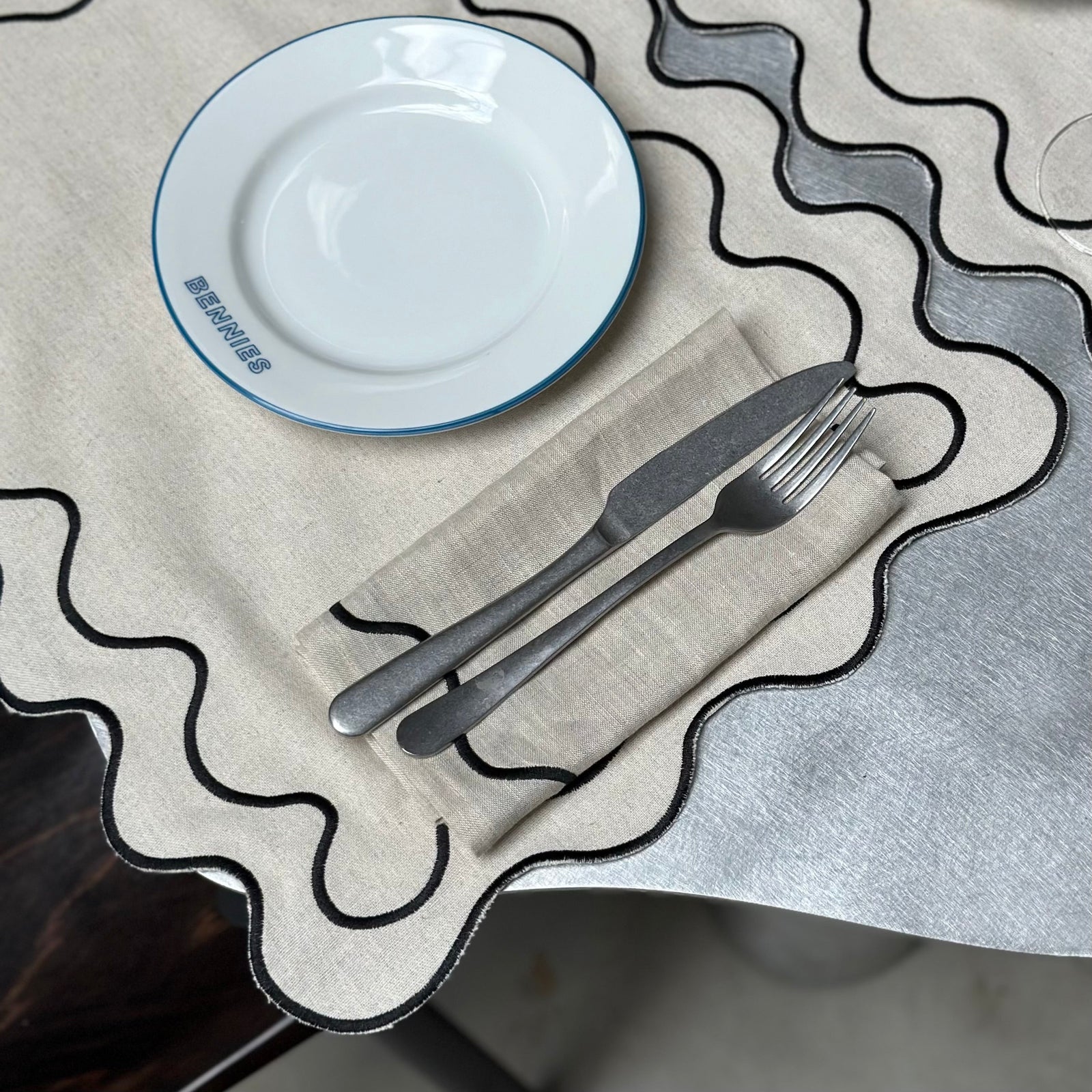 Wavy Linen Napkins Beige/Black - Set of 2