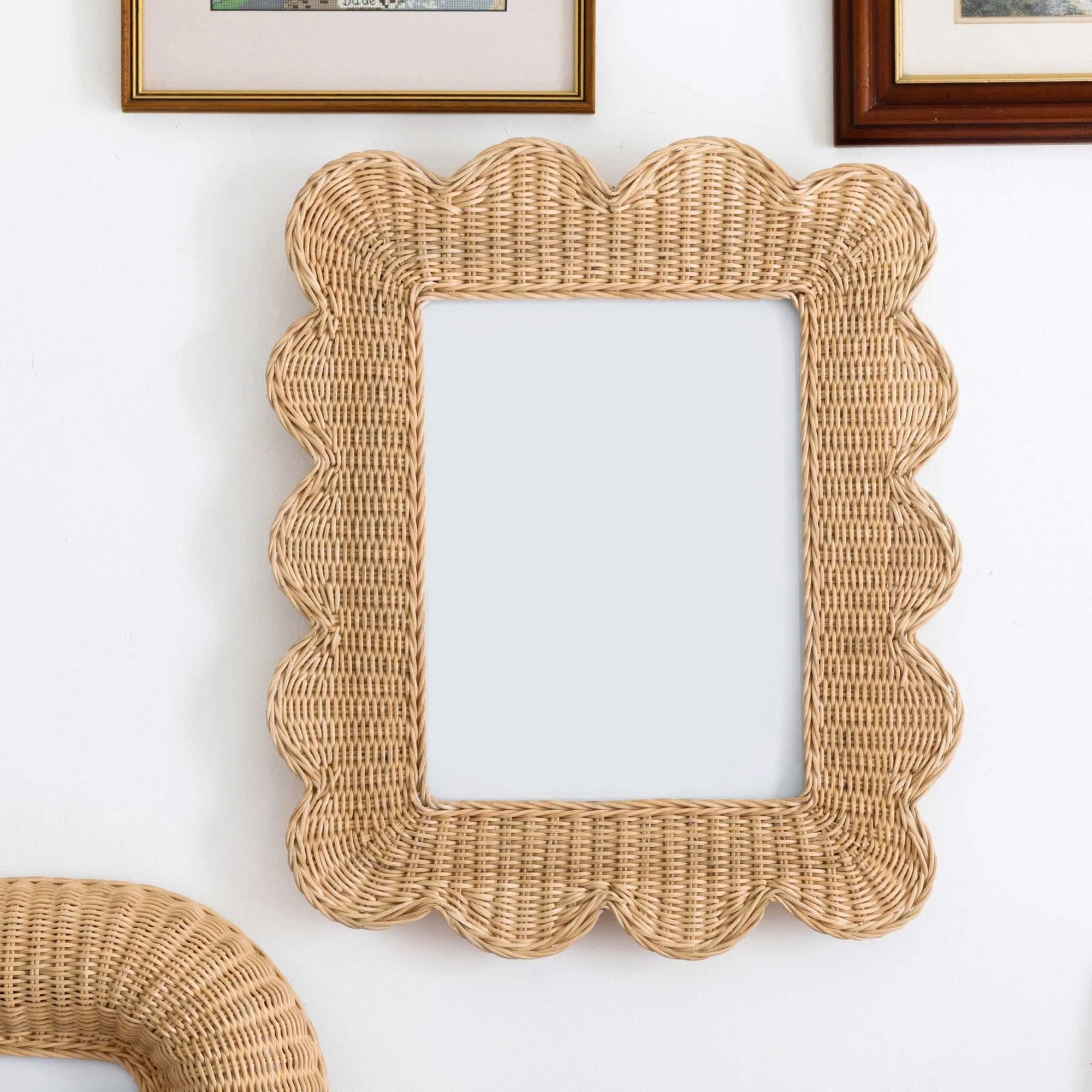 Mimi Scalloped Photo Frame