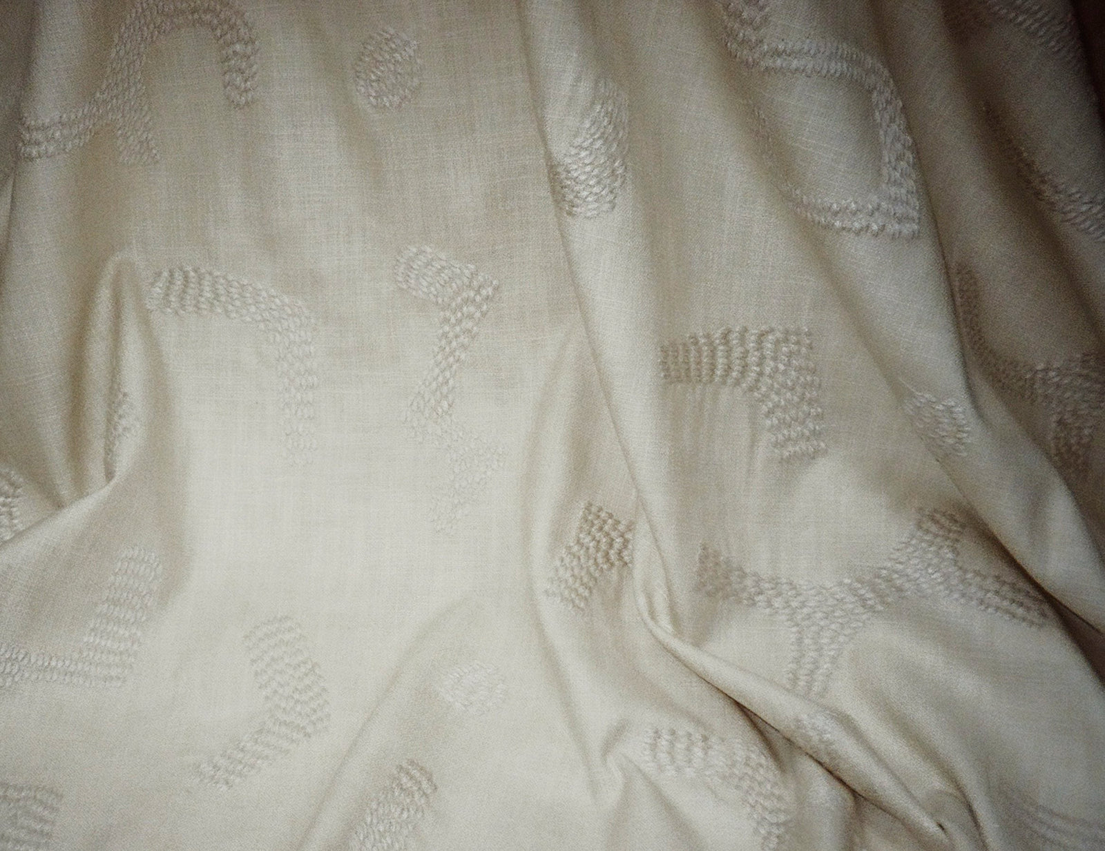 Felix Slipper Chair, Raphia, Powder