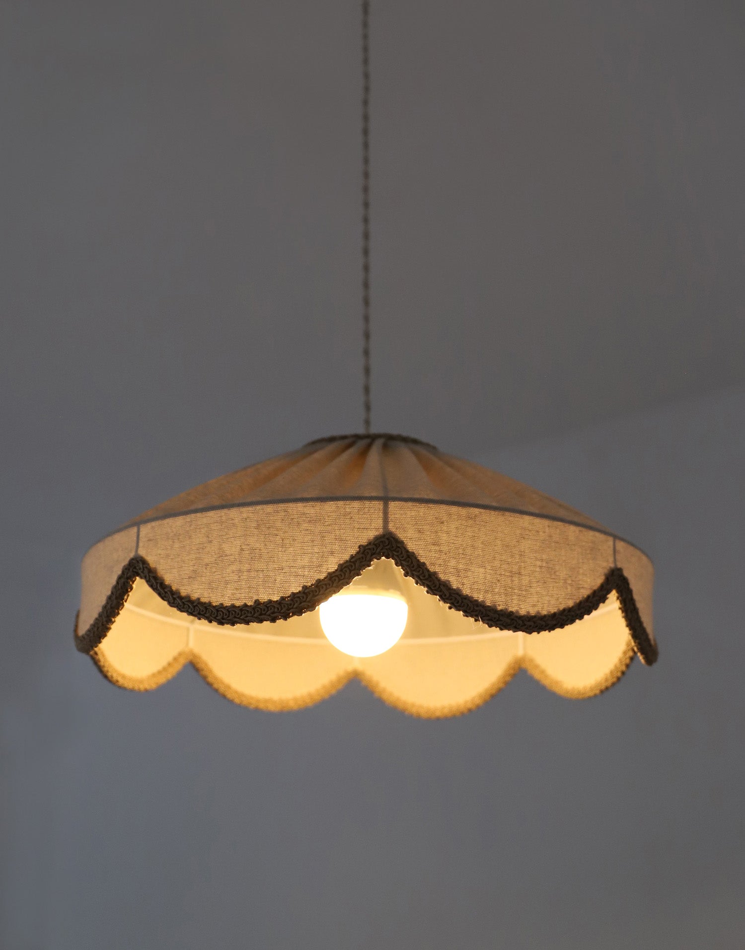 Floral-Shaped Pendant Light Solid Cosette “Classic”