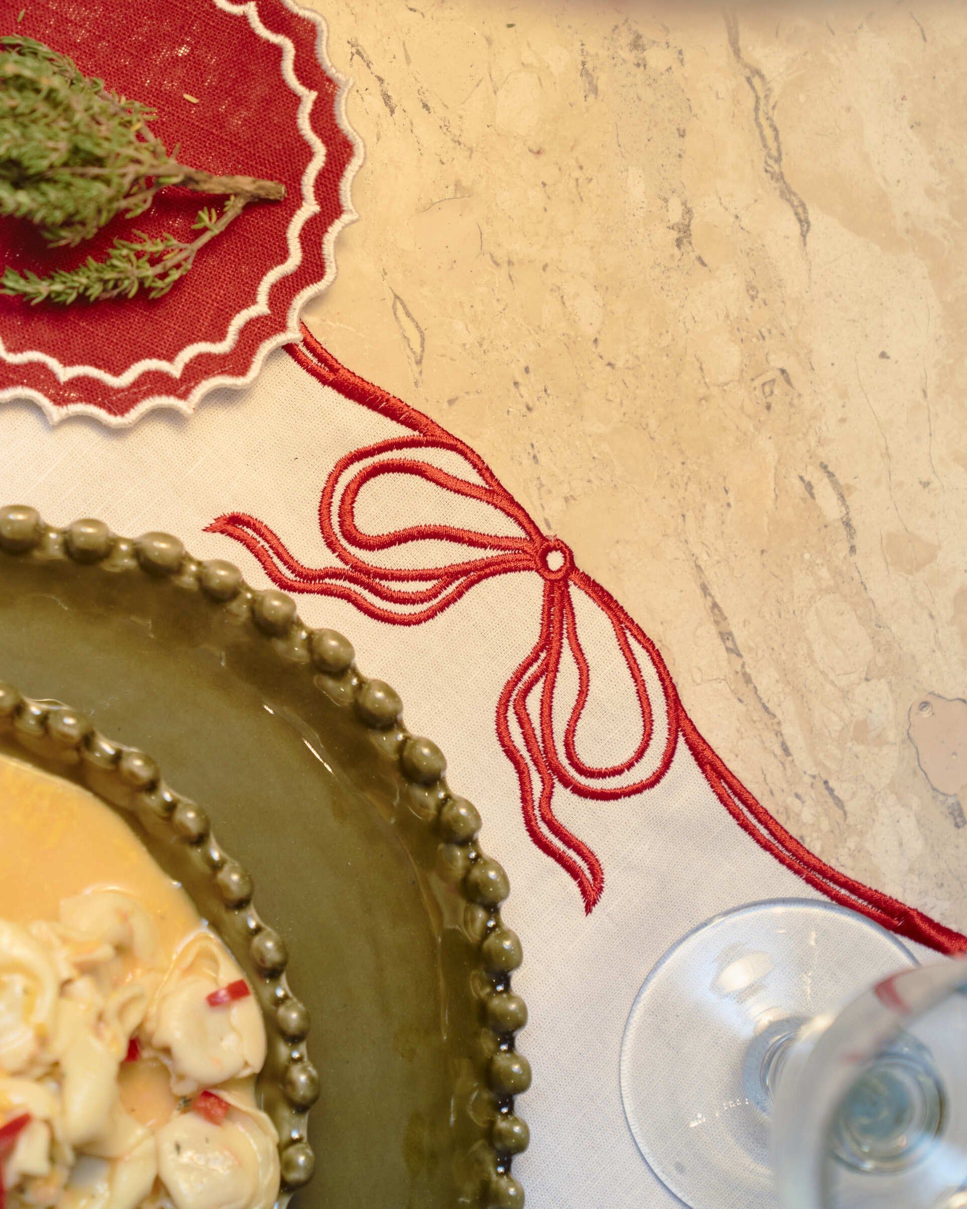 Viena Placemat, White with Red