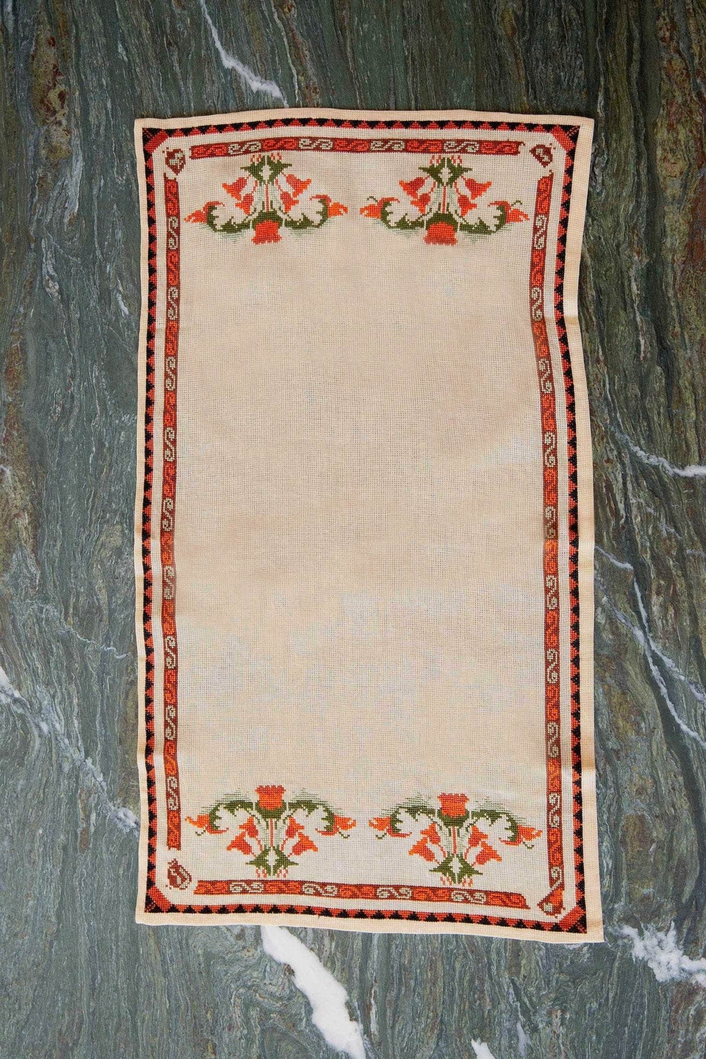 Trapeza Vintage Table Runner