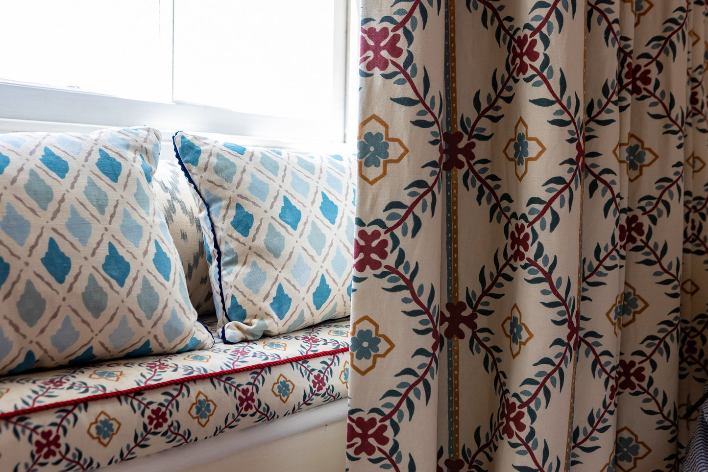 Home Collection - Winnie's Arbour Small Scale Dark Fabric