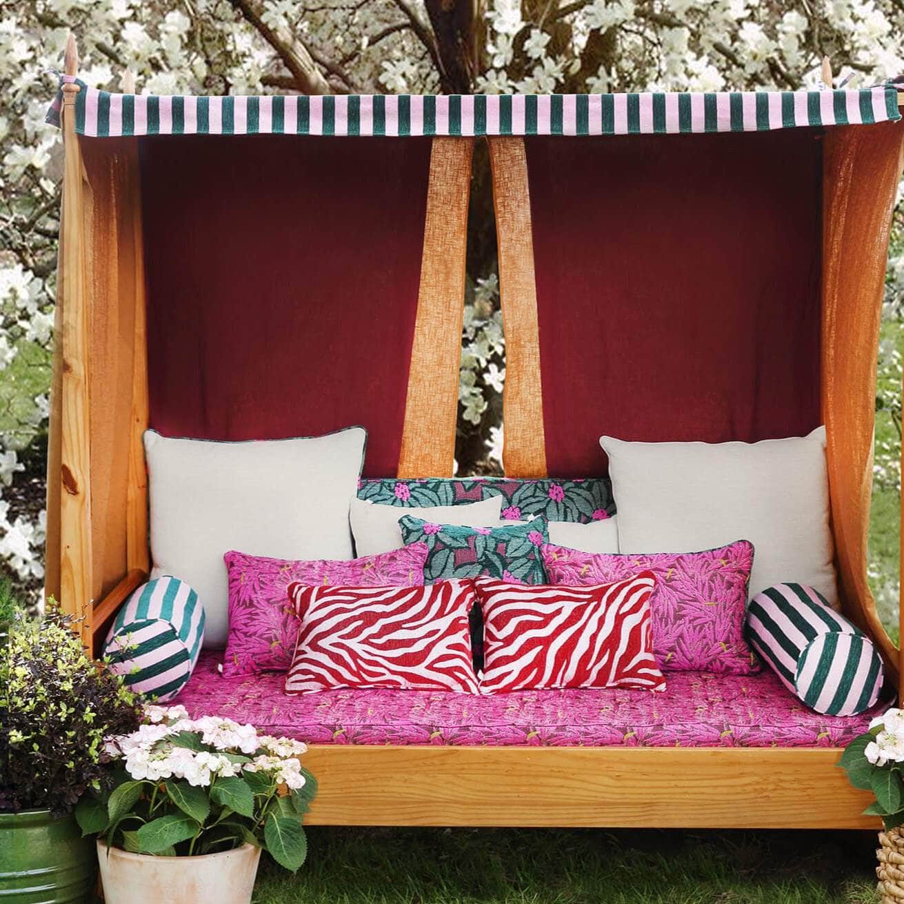 Cushion Amina Bordeaux