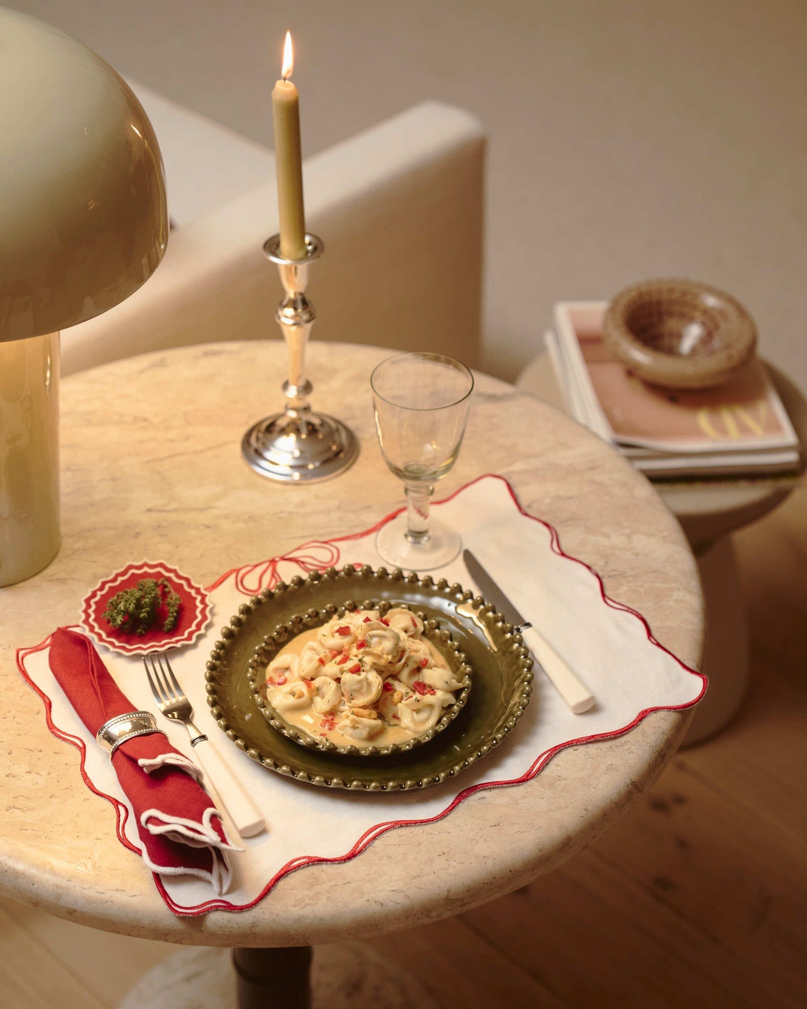 Viena Placemat, White with Red