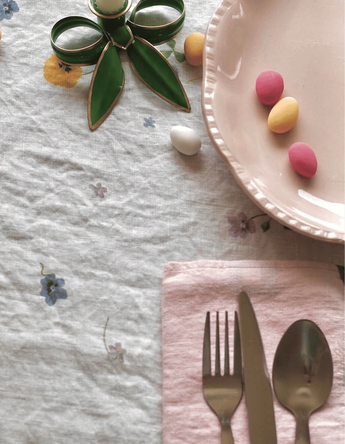 A Pair of Bow Candleholders | Apple Green