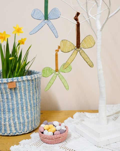 JINSI: Green Hand-beaded Pastel Bow-Shaped Decoration