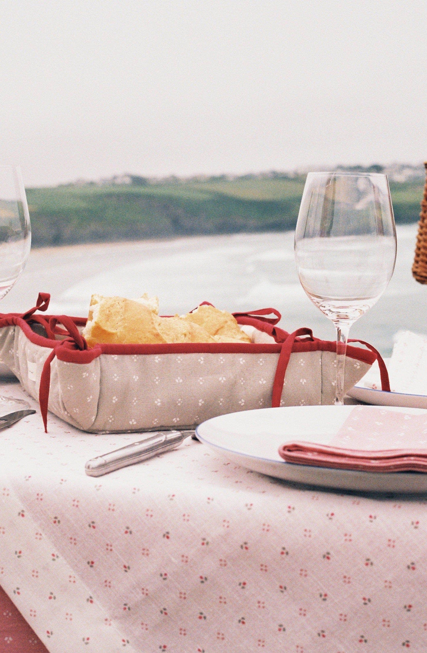 The Minni Linen Tablecloth