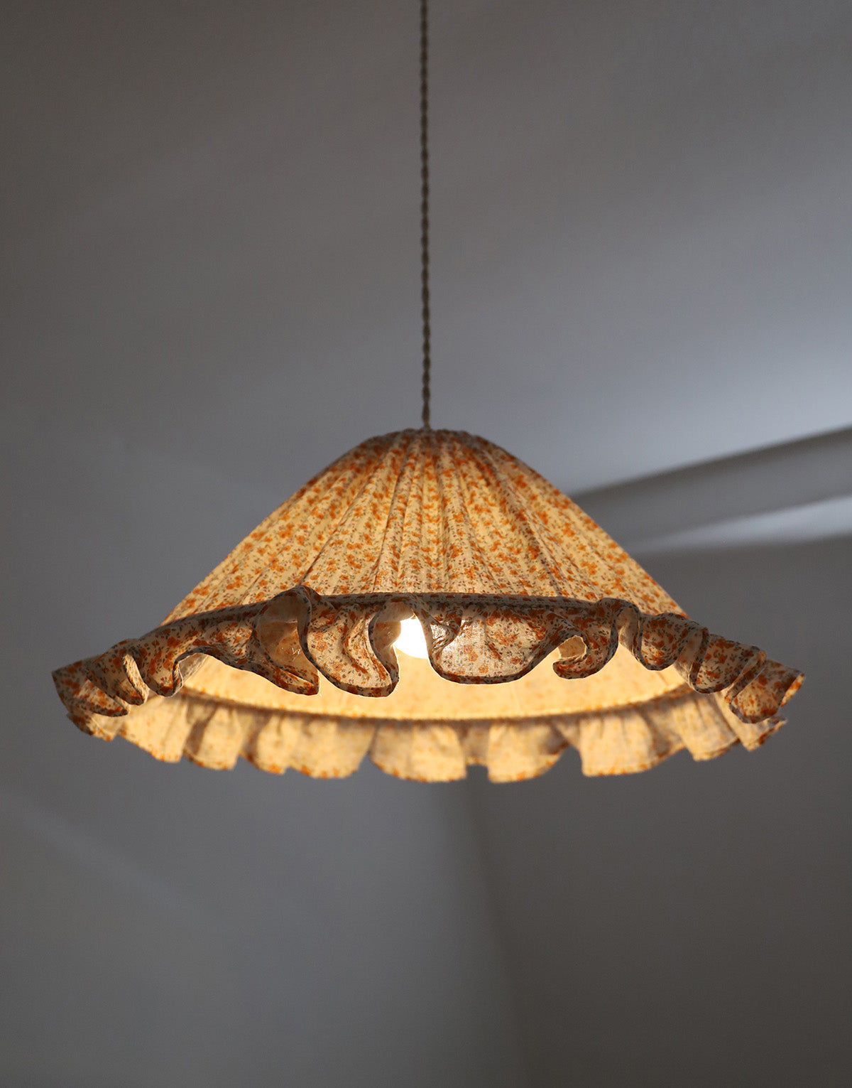 Conical Pendant Light With Ruffle Emilia “Fleurettes”