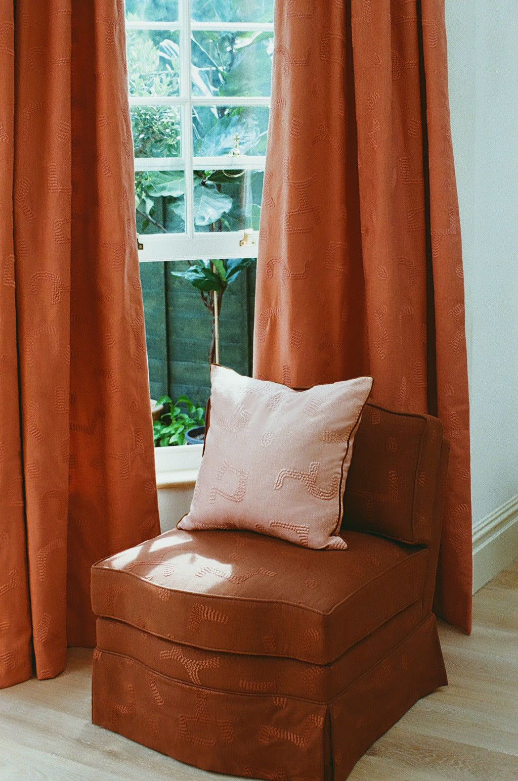 Felix Slipper Chair, Raphia, Tobacco