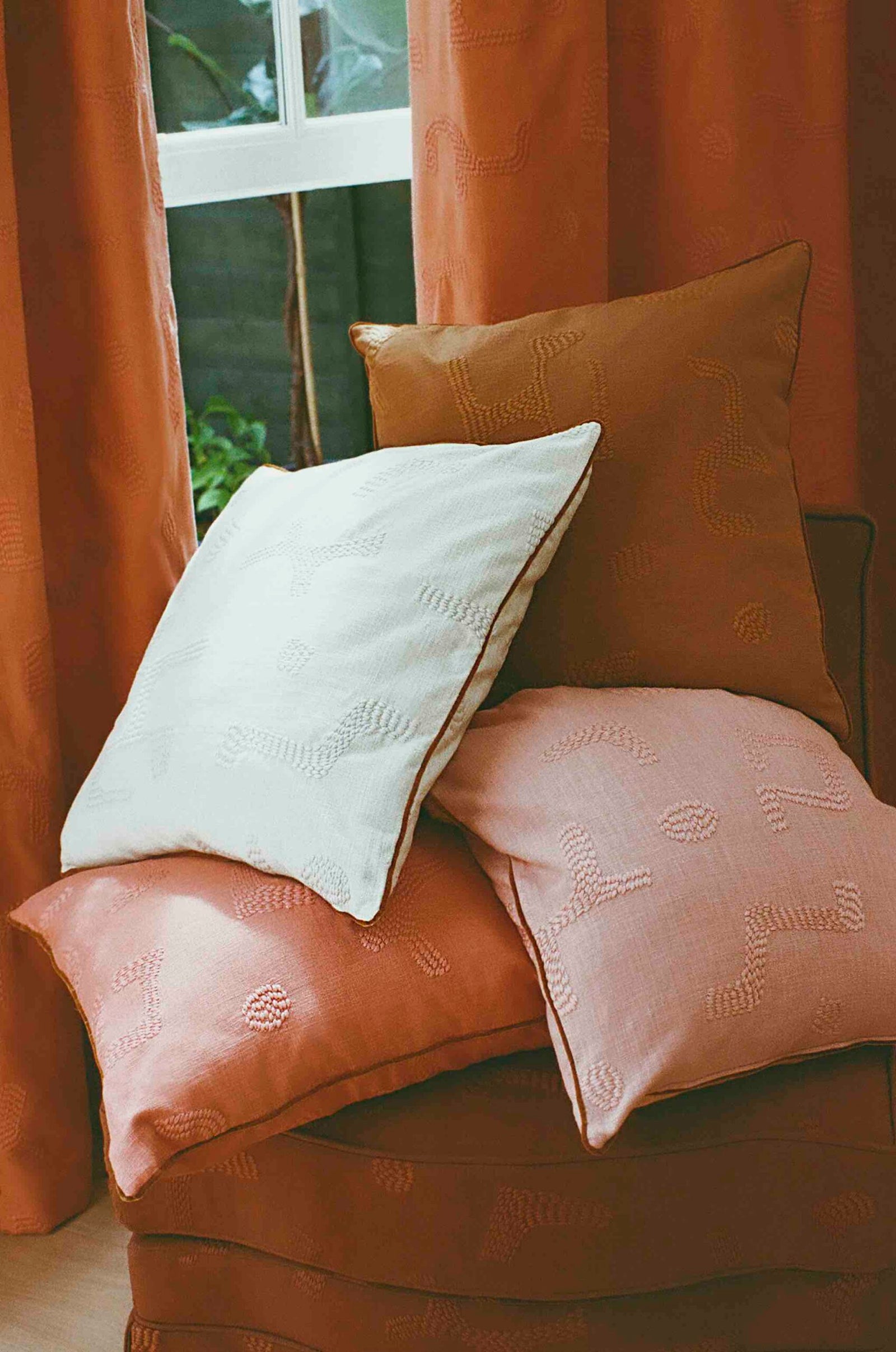 Raphia Cushion, Clay
