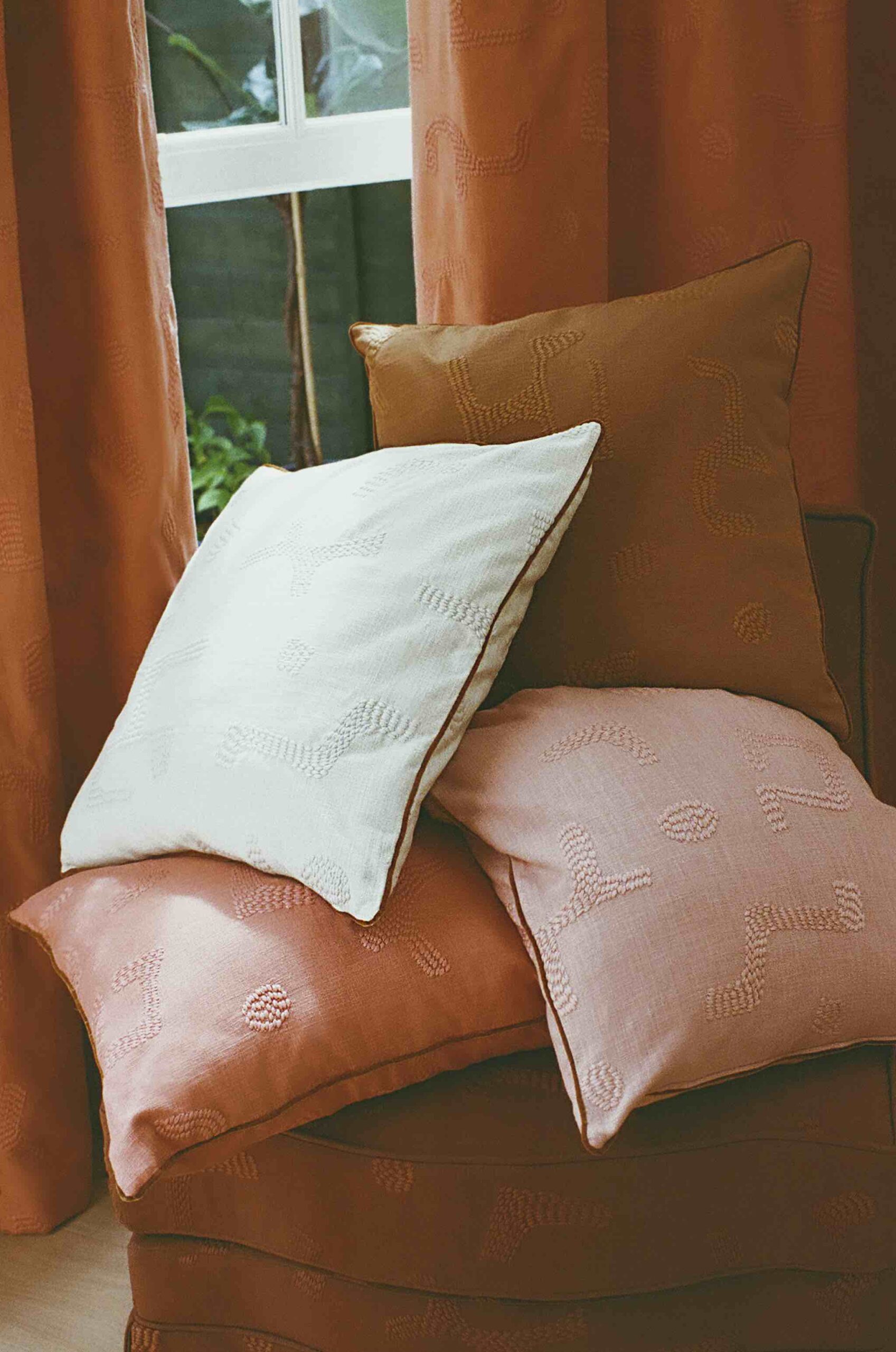 Raphia Cushion, Clay