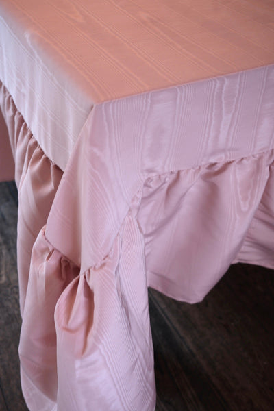 Maggie Ruffled Tablecloth - Pink Moire 350x150 cm
