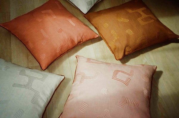 Raphia Cushion, Powder