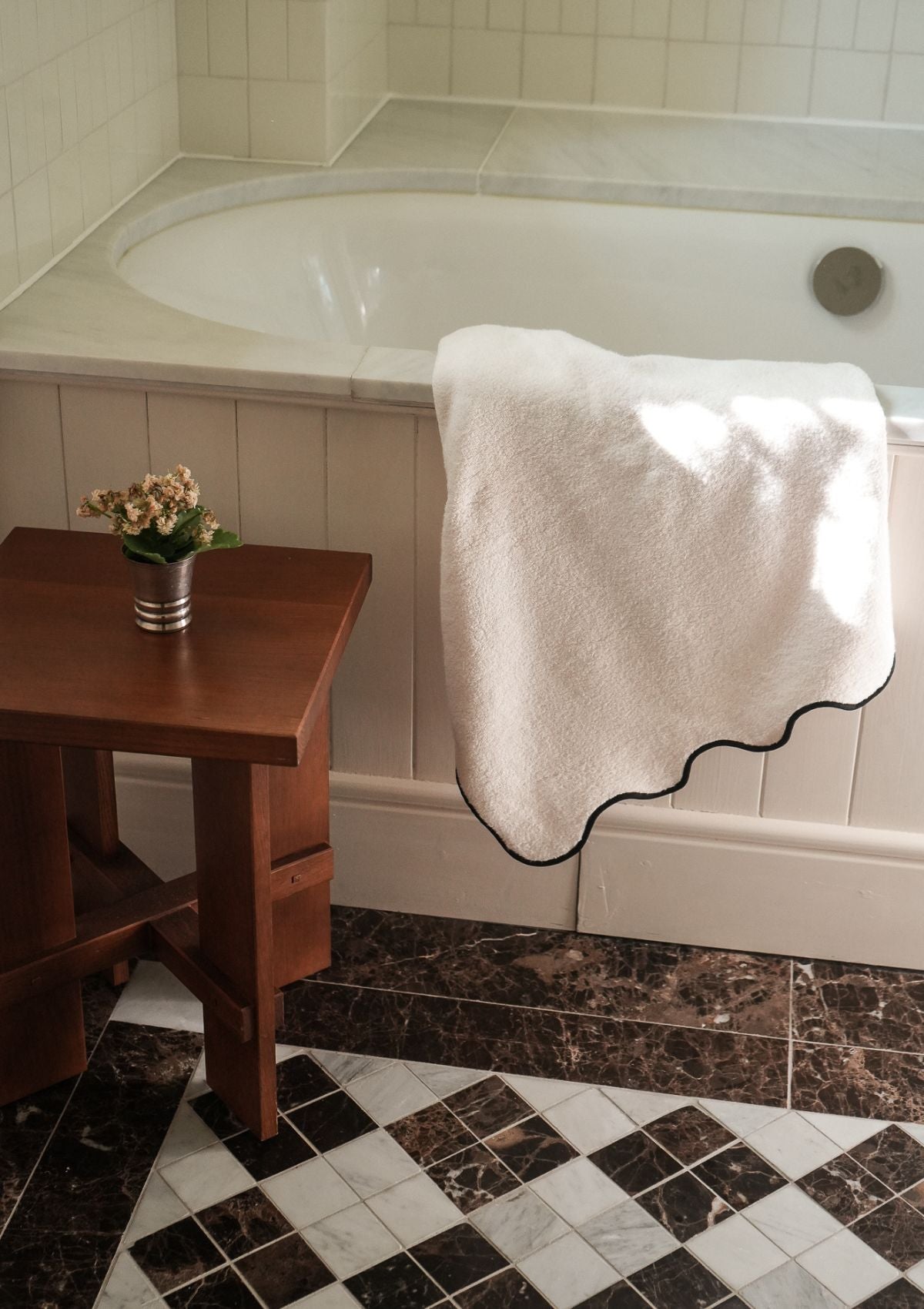 Ivory & Black Cotton Wavy Bath Sheet