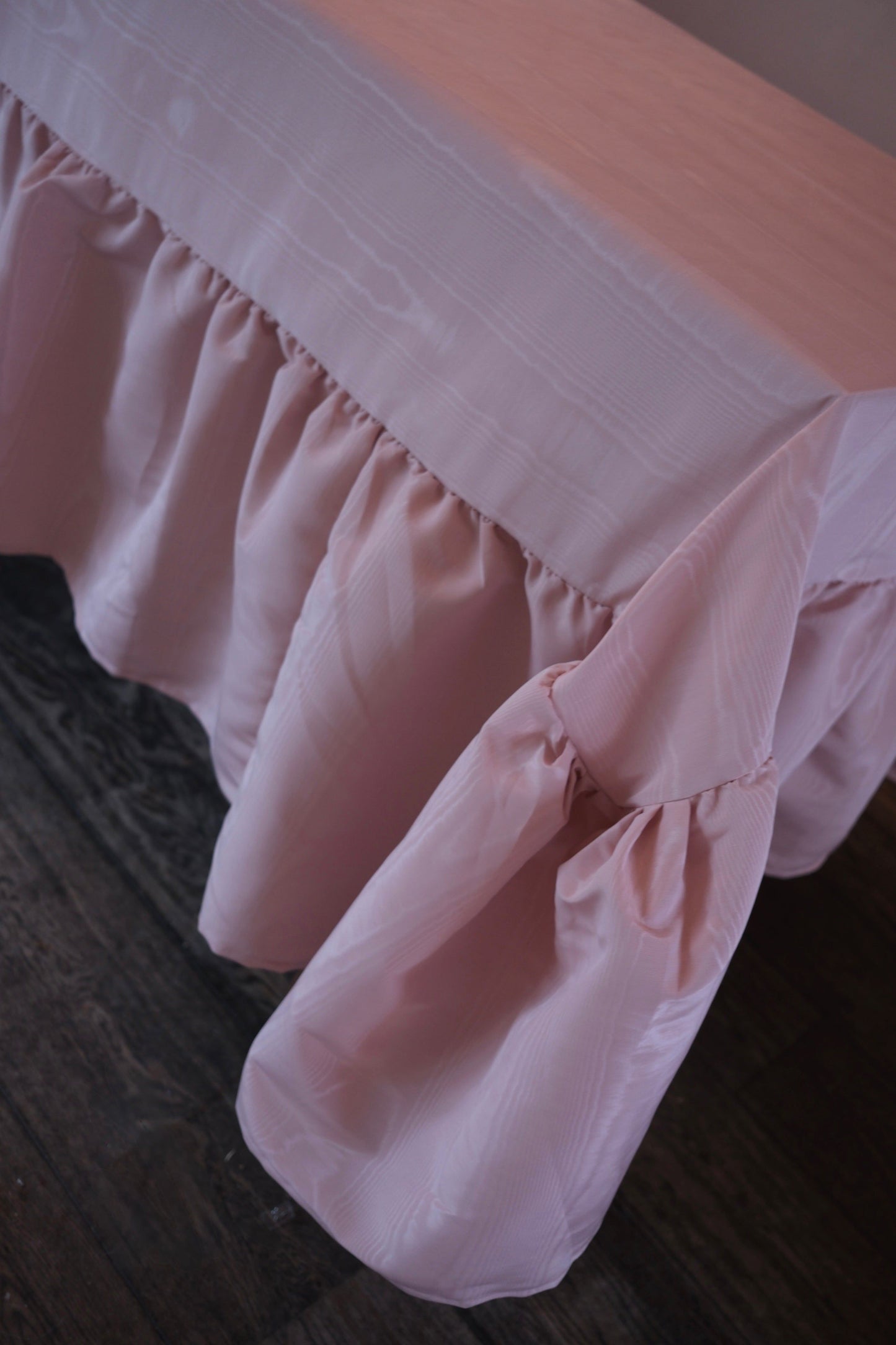 Maggie Ruffled Tablecloth - Pink Moire 350x150 cm