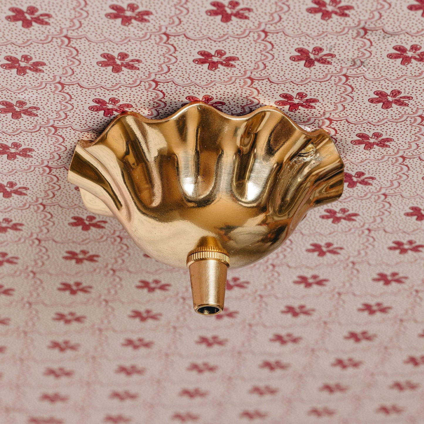 Wave Ceiling Rose, Aged Brass