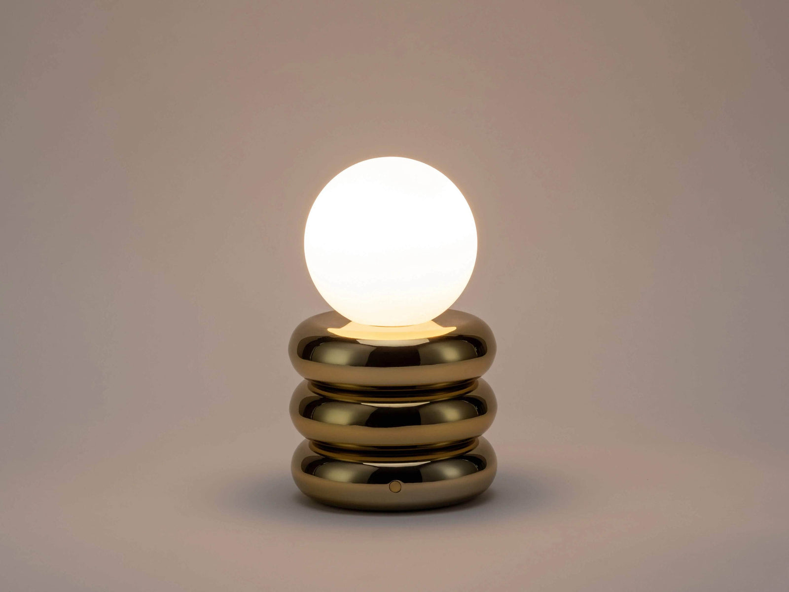 Brass rechargeable table lamp