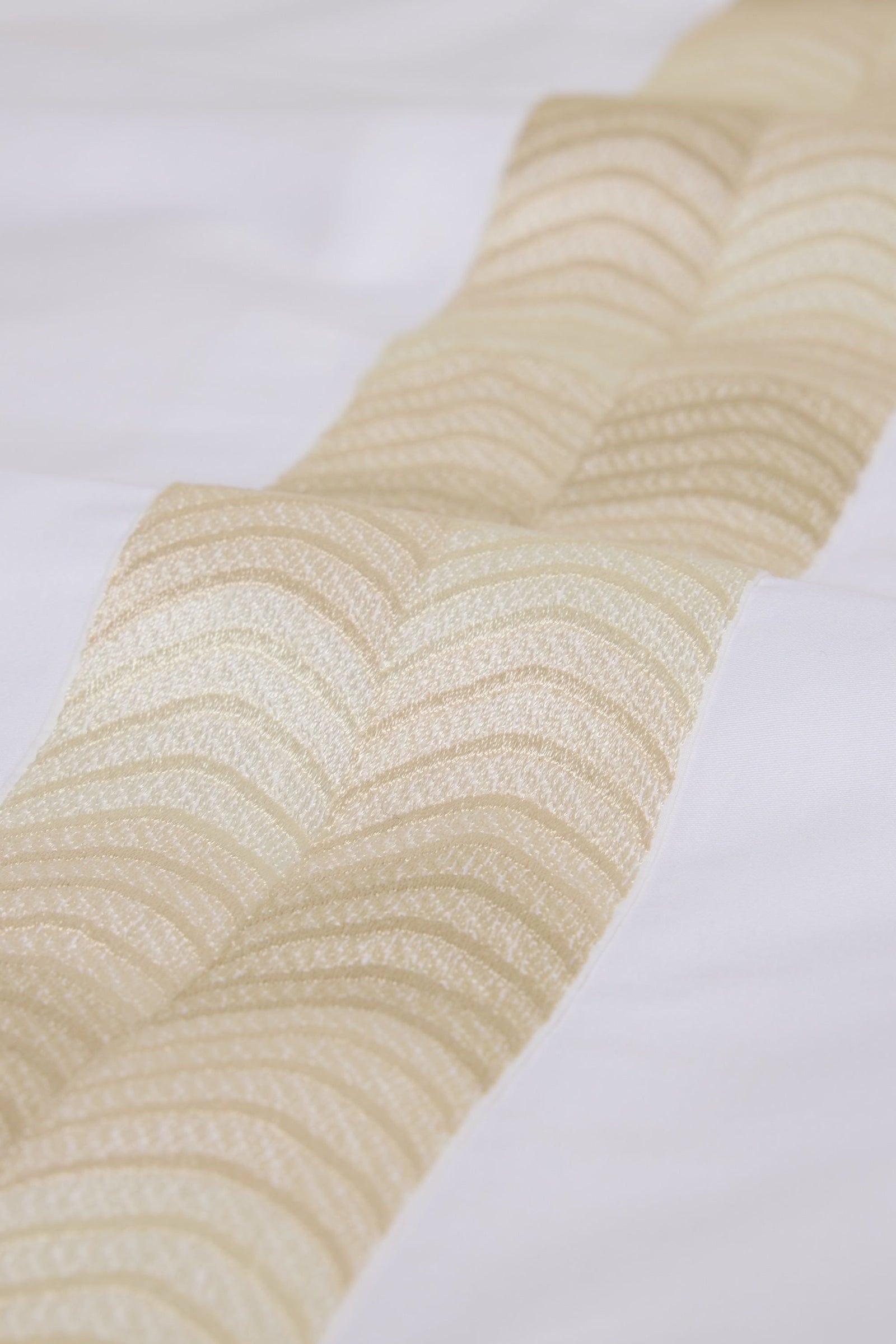 Simar Embroidered Pillowcases - Classic White & Gold