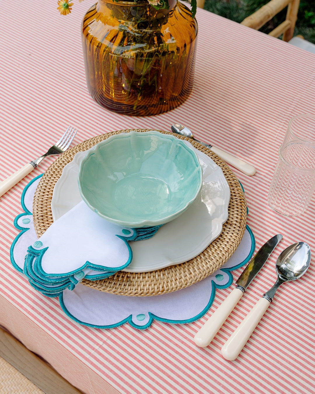 Viana Placemat, White with Turquoise Blue