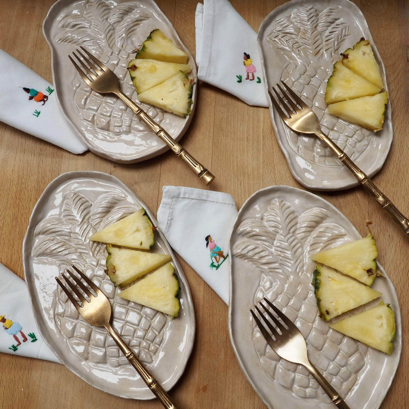 Ceramic Oatmeal Gloss Pineapple Serving Plate