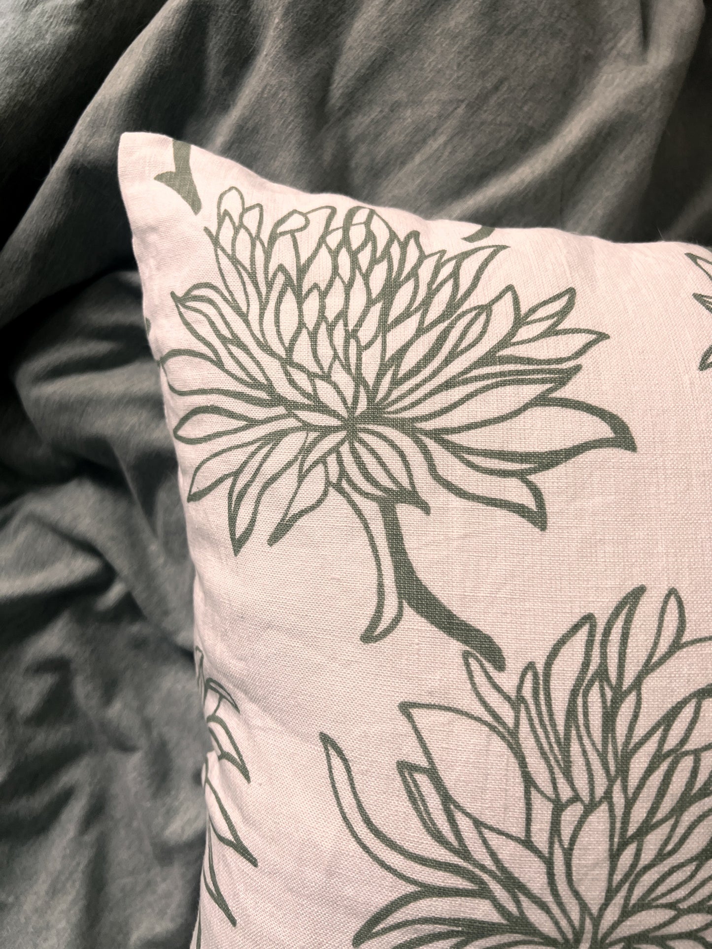Dahlia - Pure Linen Throw Pillow Cover - 20X20"