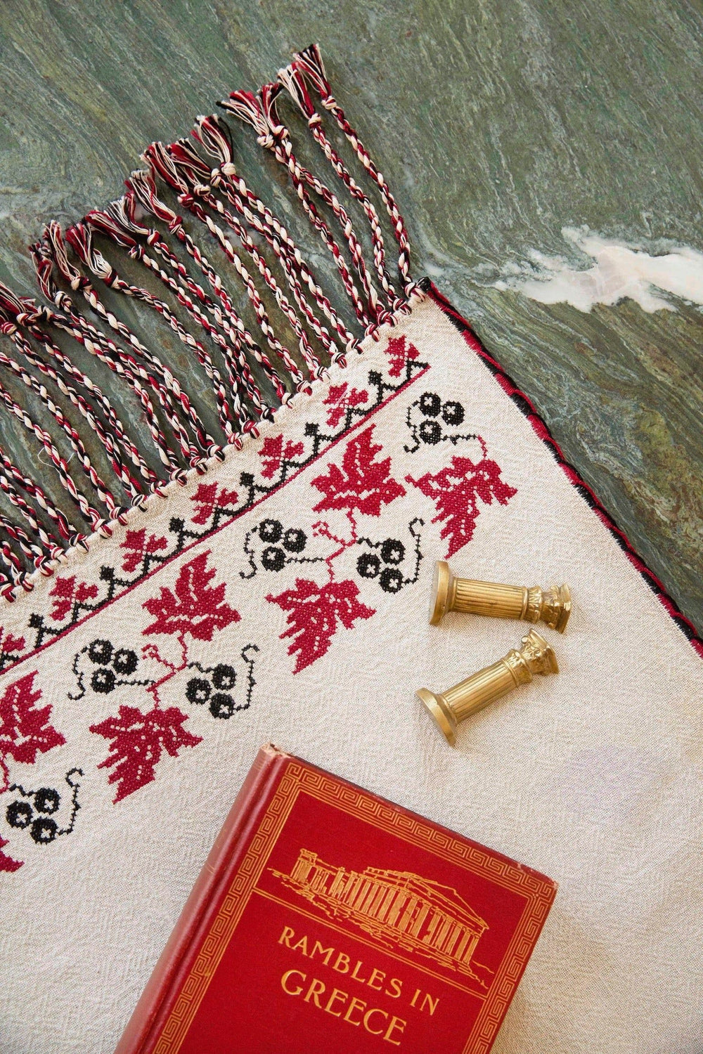 Ampelía Vintage Table Runner