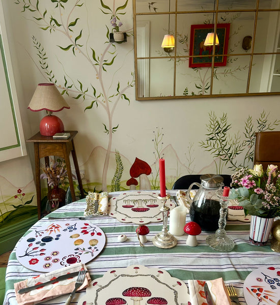 Scalloped Round Flora and Fruit Table Mat
