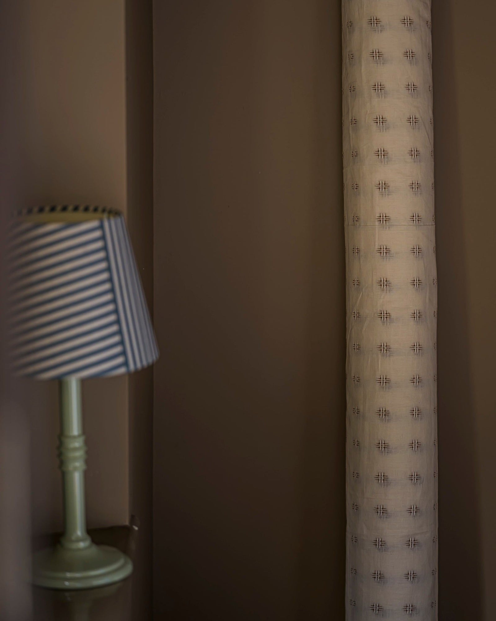 The Small Lacquered Lampstand in Hellebore