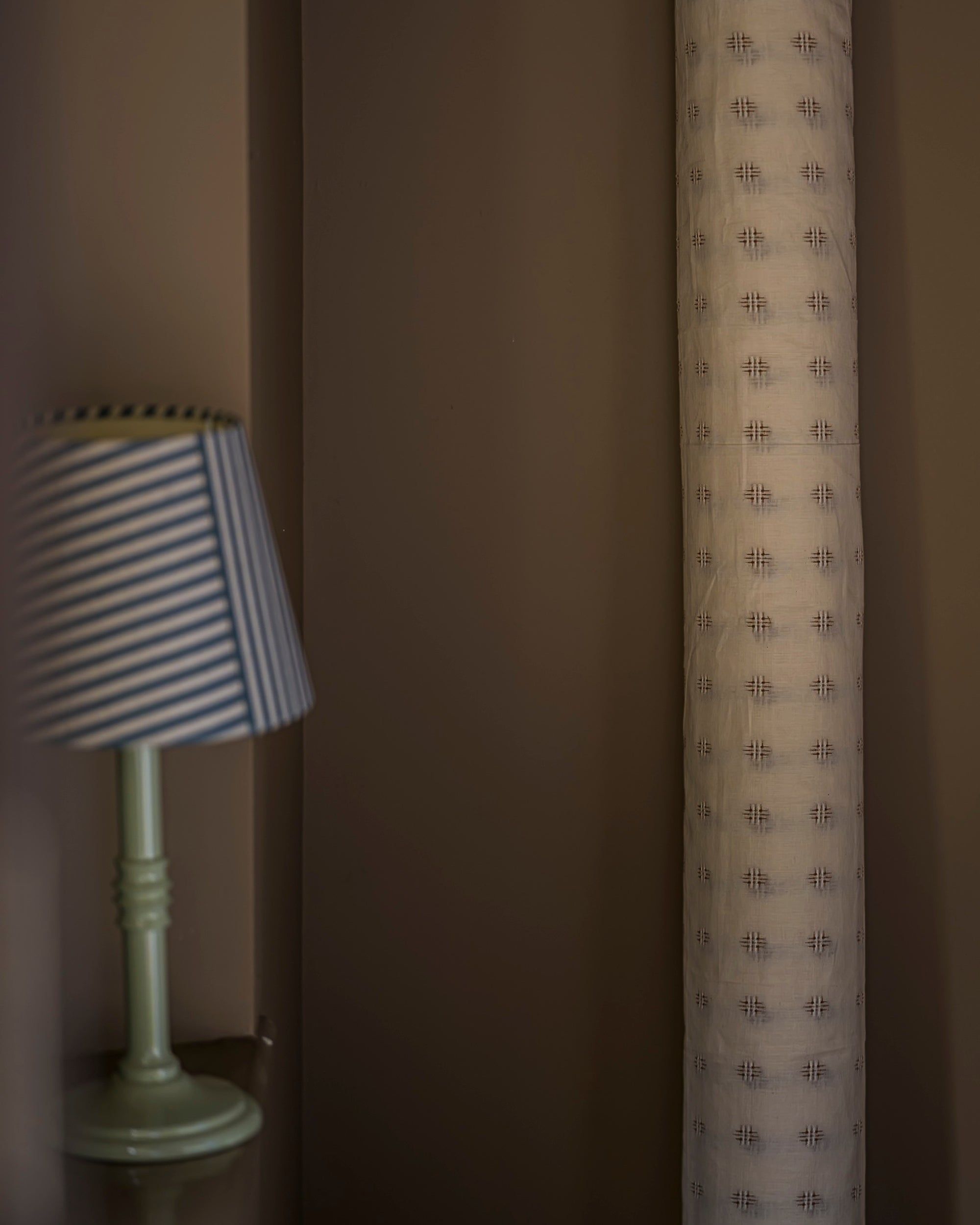 The Small Lacquered Lampstand in Hellebore