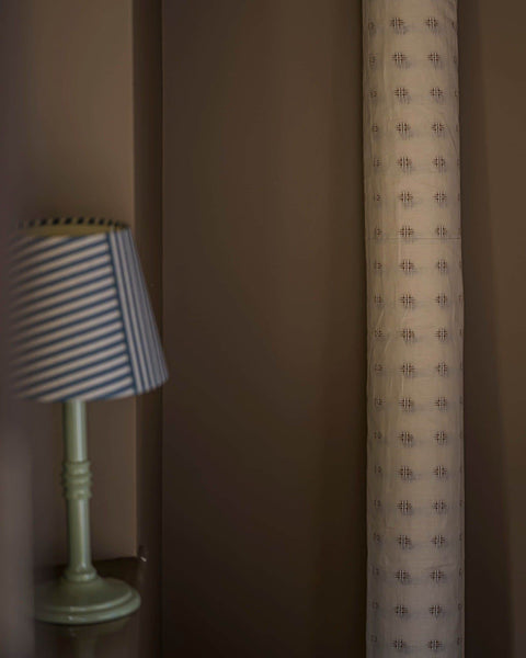 The Small Lacquered Lampstand in Hellebore