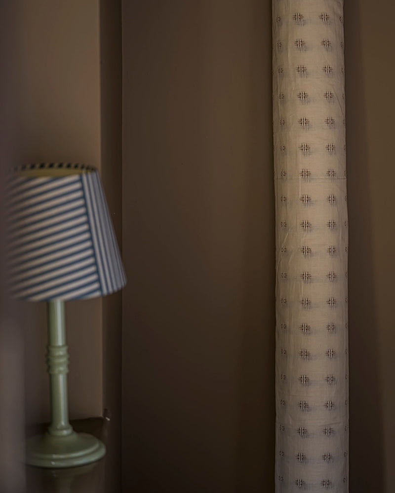 The Small Lacquered Lampstand in Hellebore