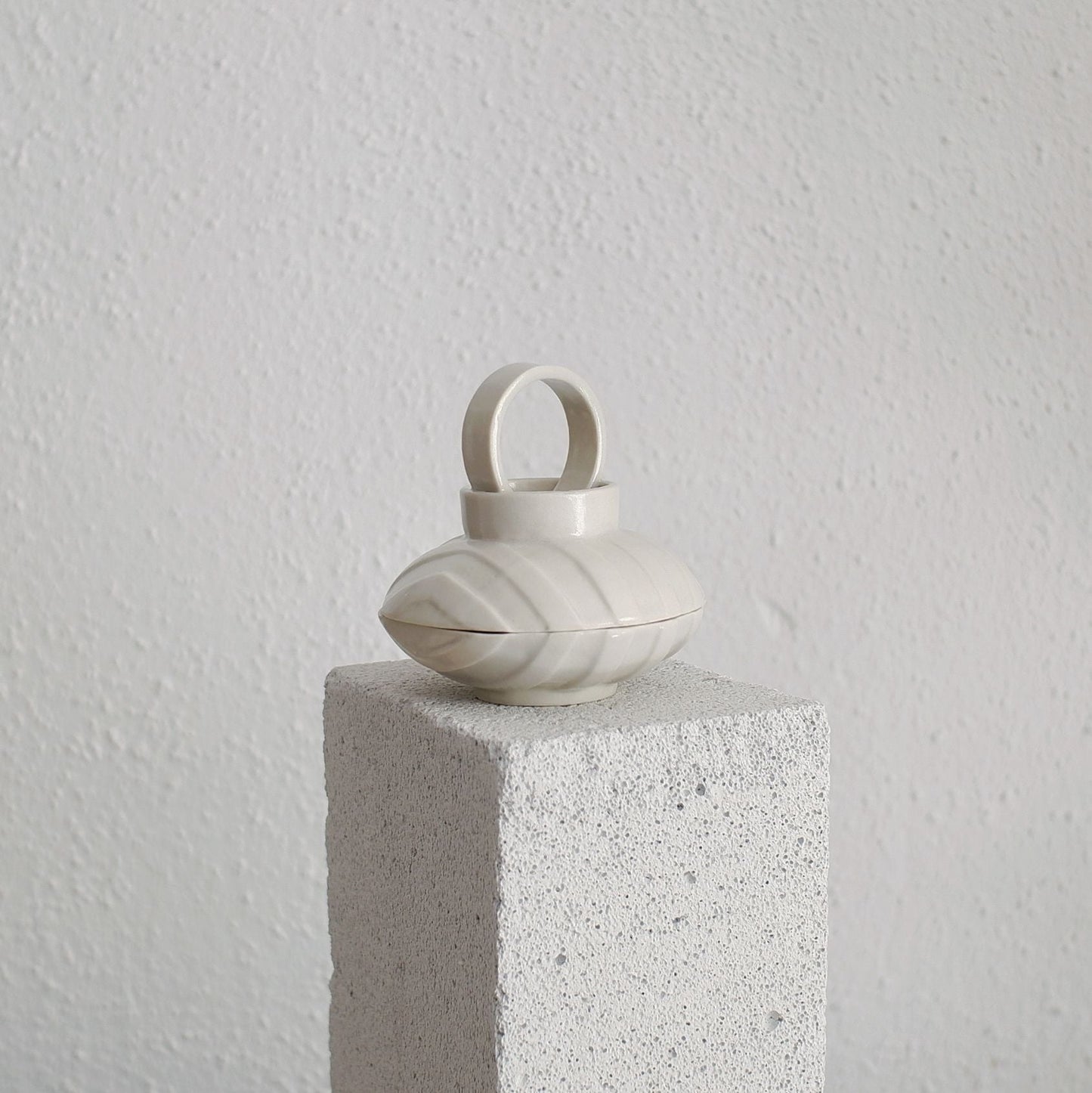 Takara - Porcelain Small Treasure Box