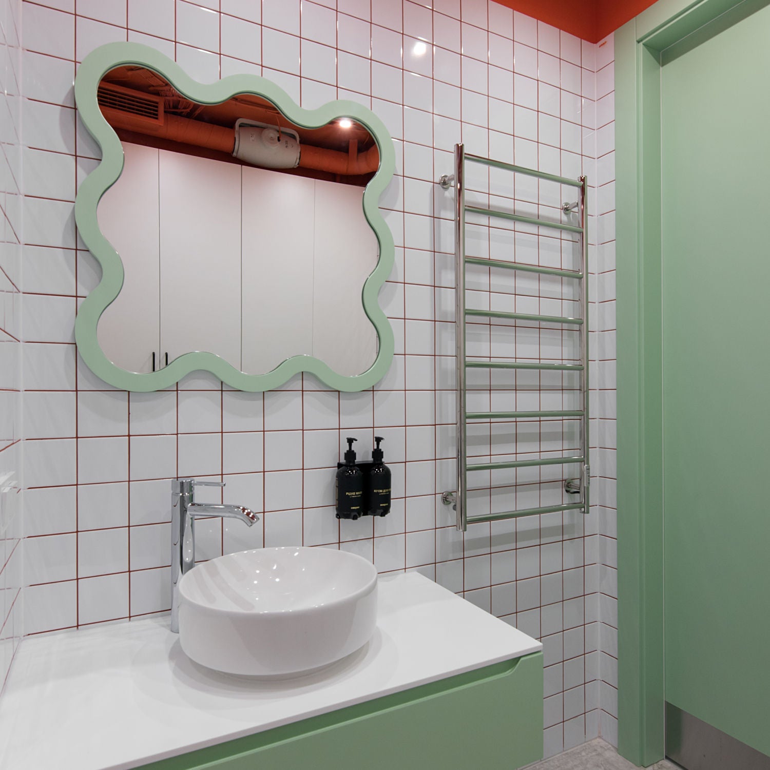 Hvyli 8 - Square Wavy Mirror