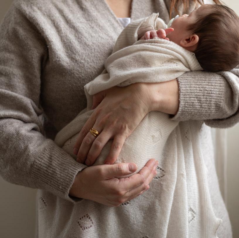 G.H.Hurt & Son X Avery Row Cashmere Shawl Gift Set