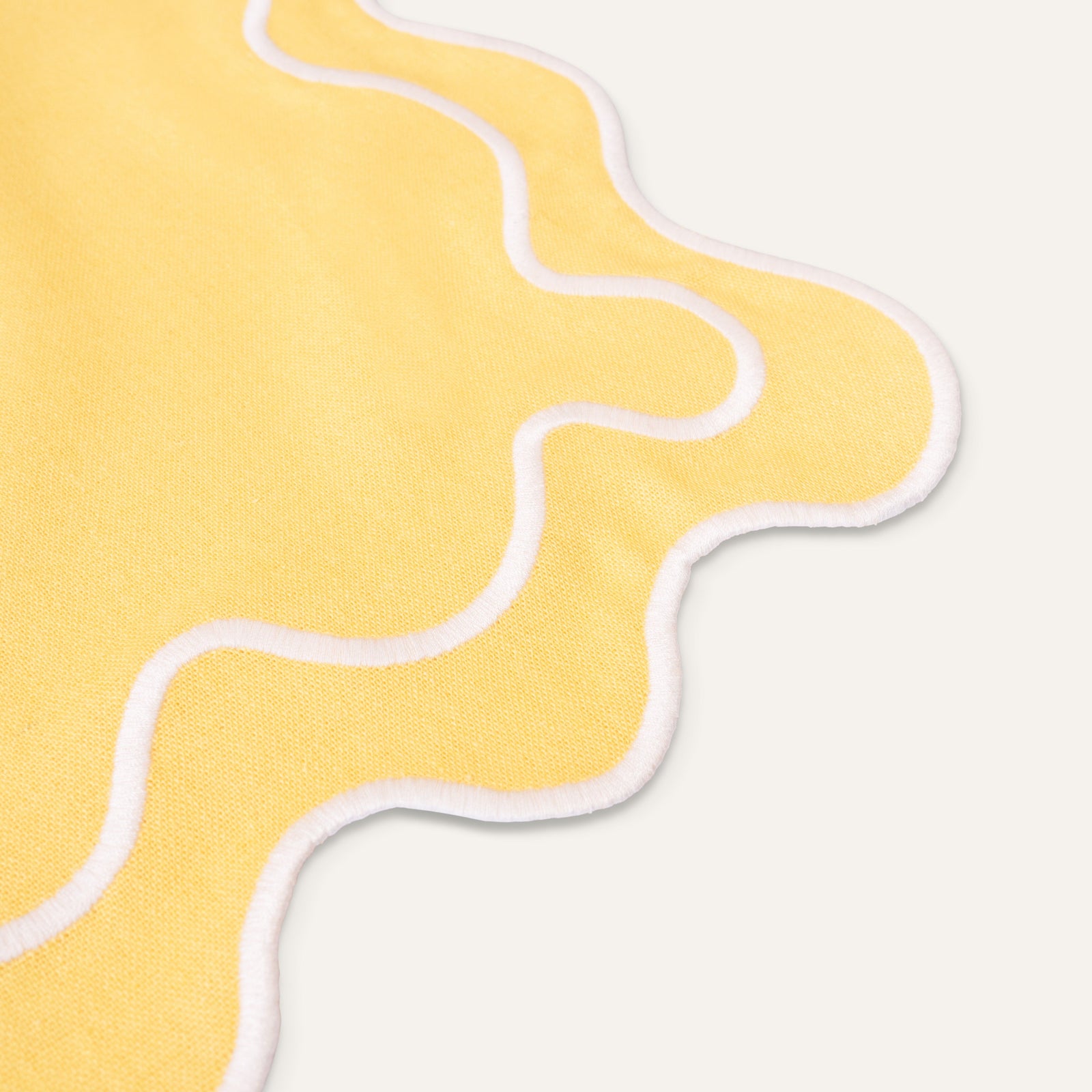 Set of Wavy Placemats in Yellow/White Linen Mix
