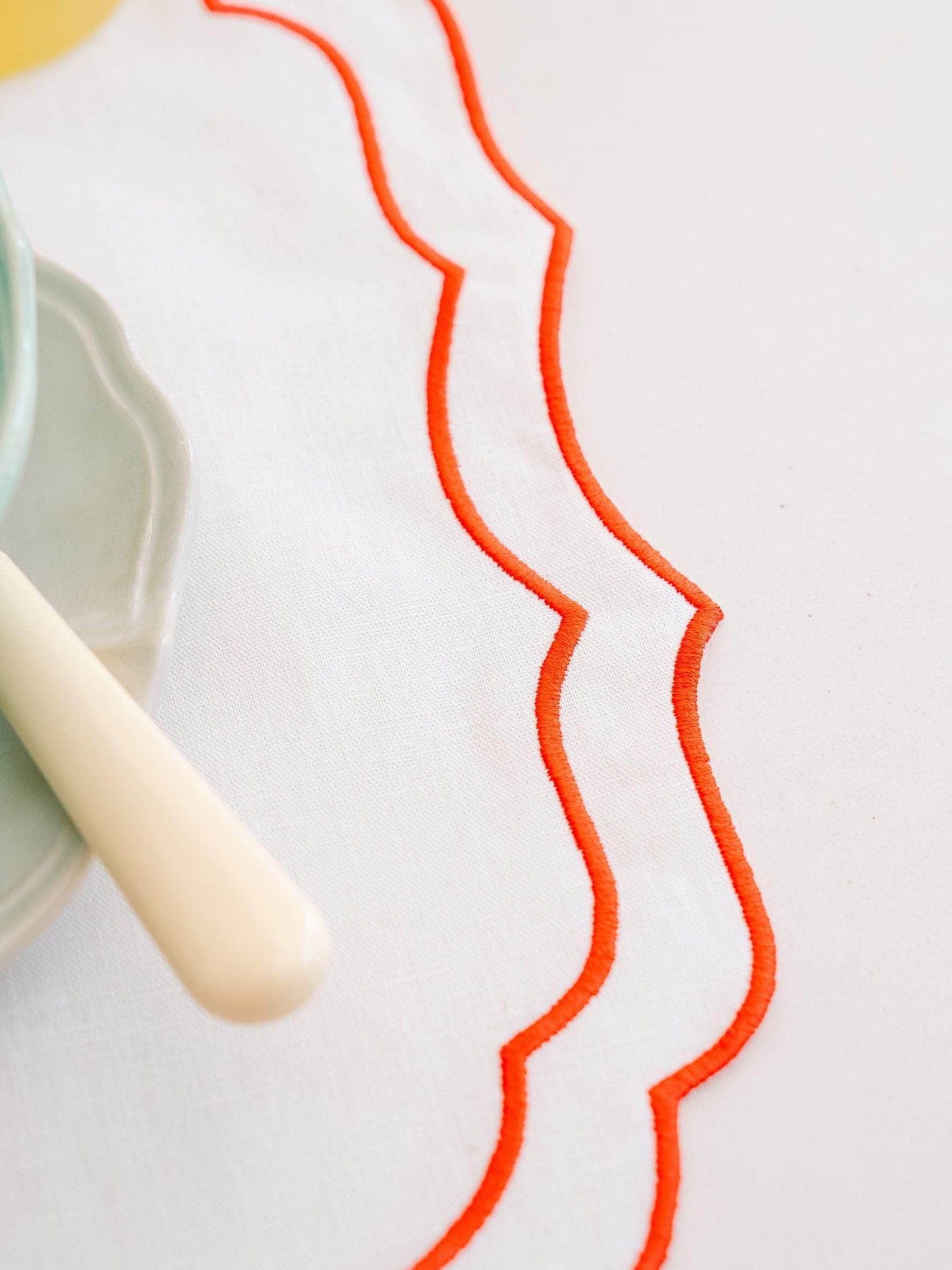 Greta Placemat, White with Orange – Anti-Stain