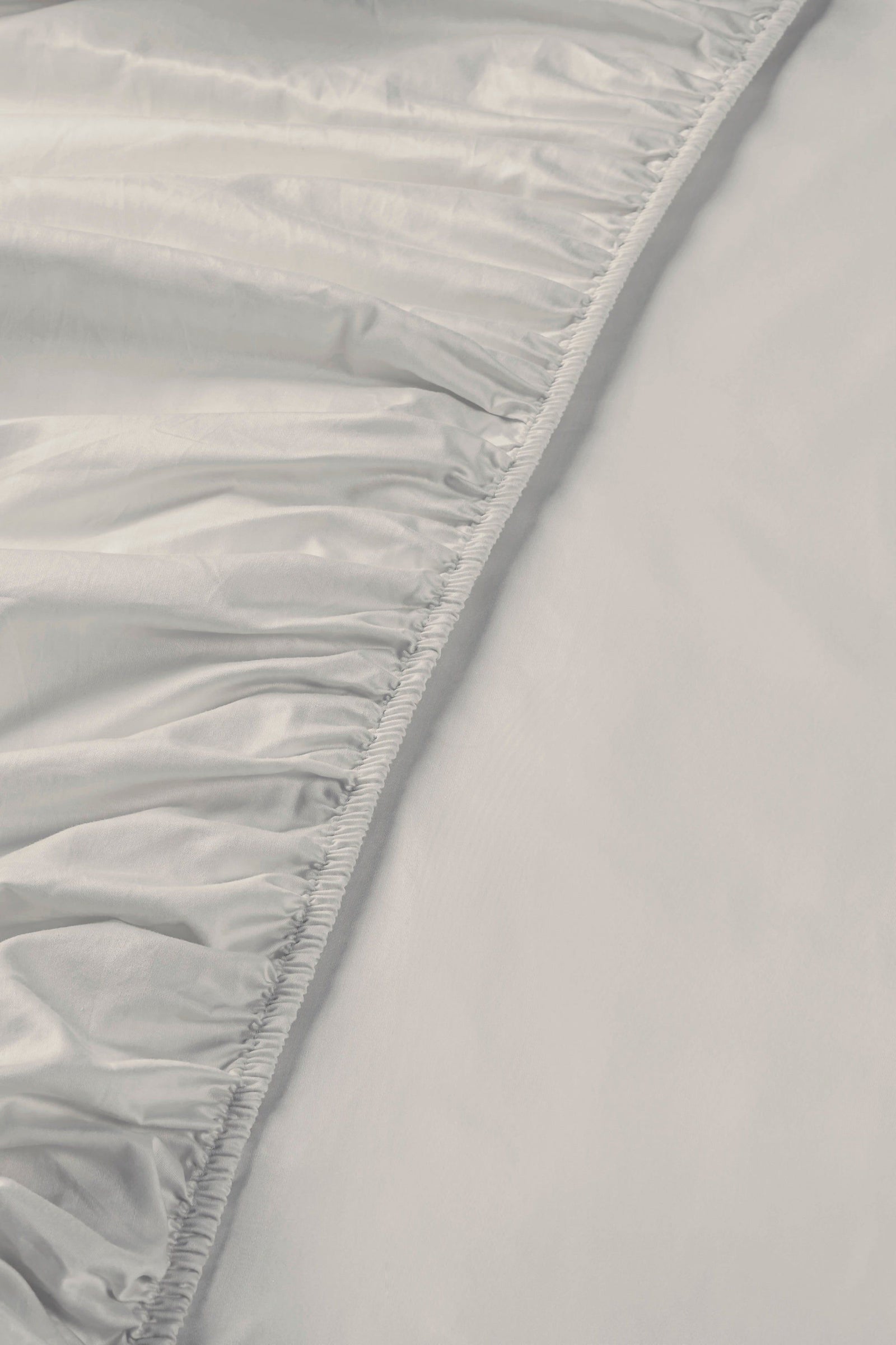 Sateen Organic Cotton Fitted Sheet - Equinox Silver