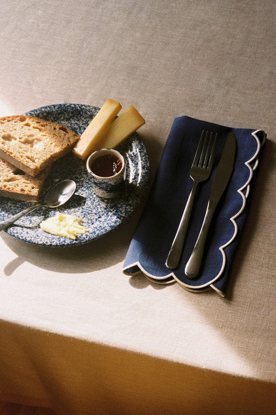 Zero-Waste Scalloped Linen Napkins klein blue - Set of 2