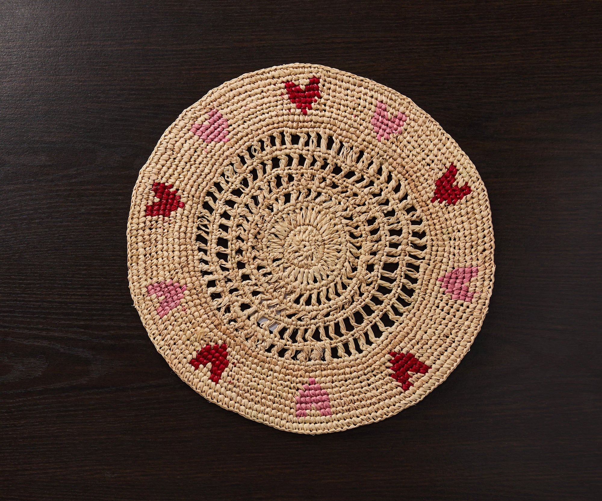 Handwoven Heart Raffia Placemat – Artisan Table Décor with Red & Pink Hearts