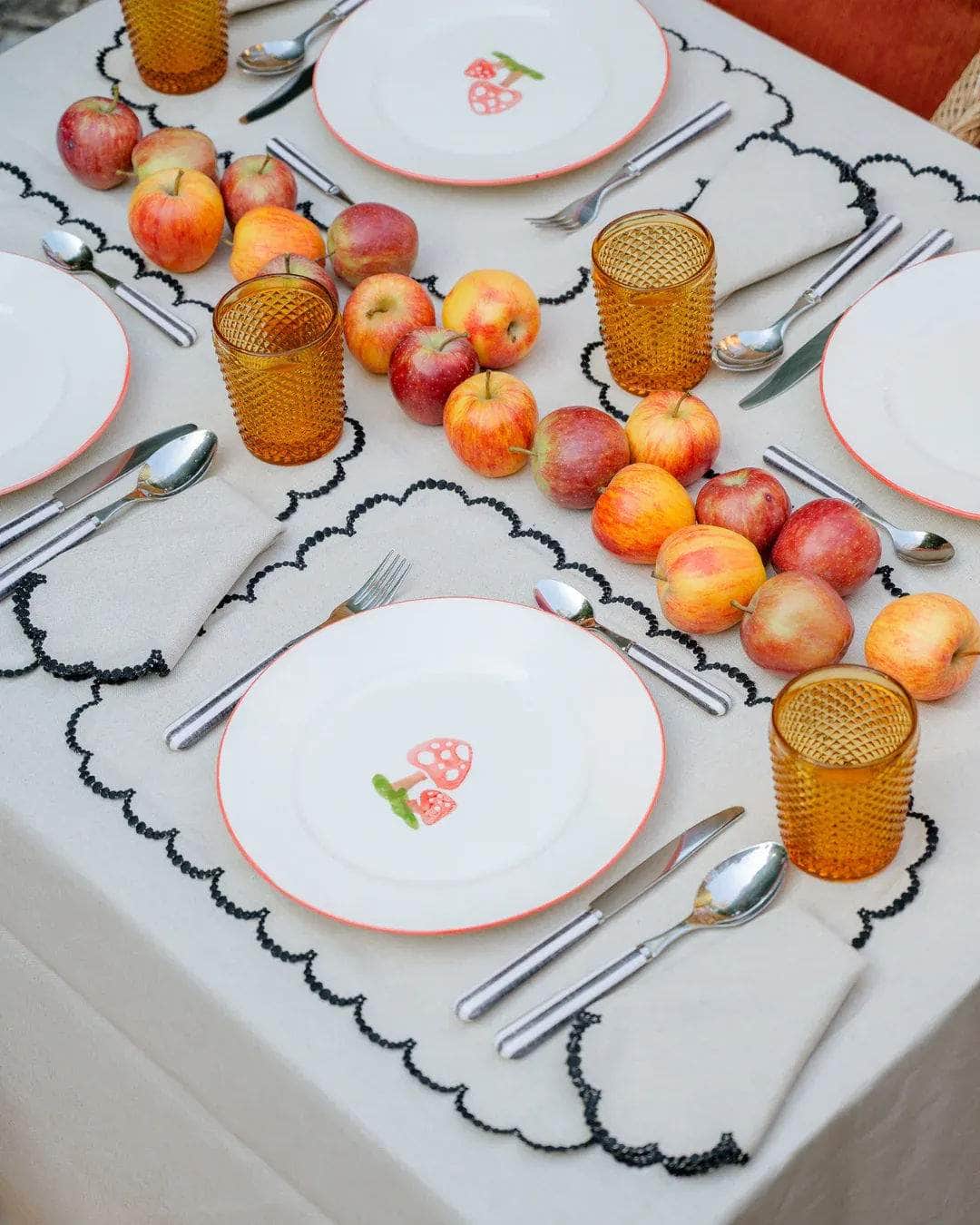 Luna Placemat, Beige with Black