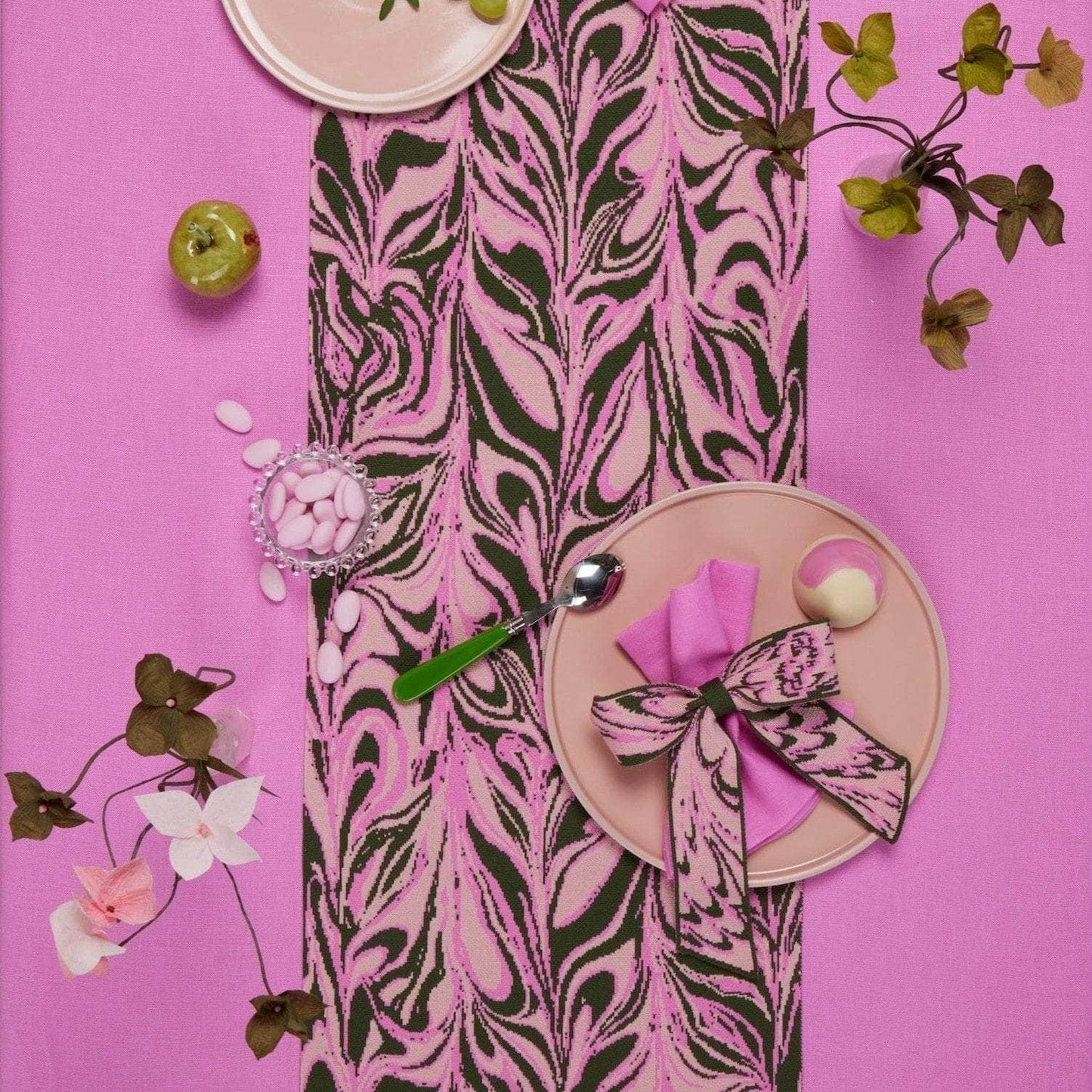 Table Runner Swirl - Pink Bloom