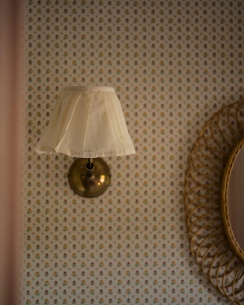 The Embroidered Loose Pleat Lampshade in Daisy